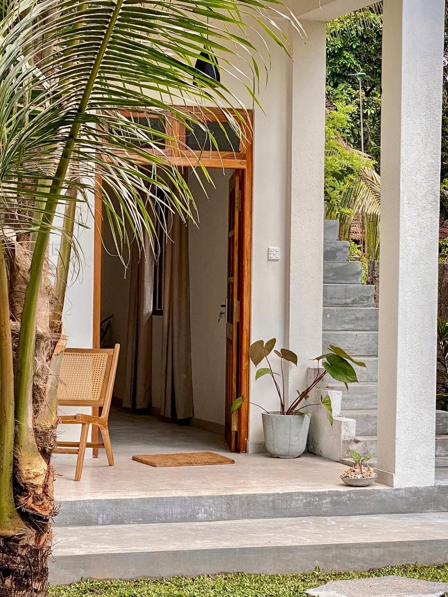 The Palm Private Cottages Midigama East Exterior photo
